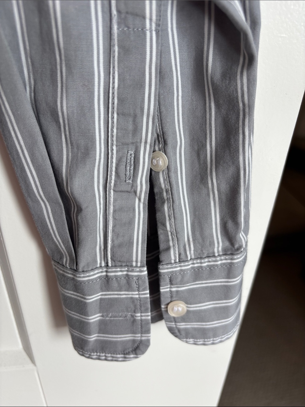 GAP Women’s Cropped Gray and White Striped Dress Shirt - Picture 4 of 5